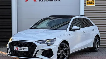 Wit Gebruikt 2021 Audi A3 Sportback e-tron Competition Hatchback | € 26.950 (Goede deal)