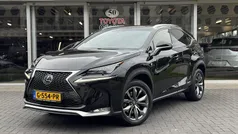 Zwart, metallic lak Gebruikt 2016 Lexus NX300h Sport Line SUV | € 23.900 (Eerlijke prijs)