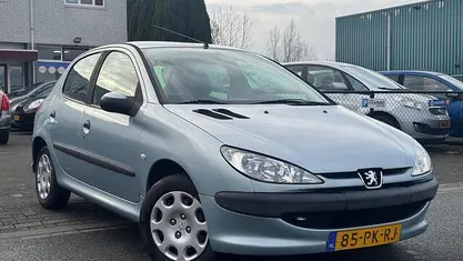 Grijs Gebruikt 2004 Peugeot 206 Hatchback | € 1.950 (Eerlijke prijs)