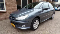 Grijs Gebruikt 2007 Peugeot 206 Forever Hatchback | € 1.999 (Eerlijke prijs)