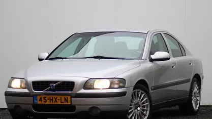 Grijs Gebruikt 2002 Volvo S60 Sedan | € 2.400 (Eerlijke prijs)