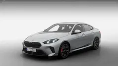 Skyscraper grey metallic (grijs metallic) Nieuw 2025 BMW 220 M Sport Coupé | € 55.216 (Super prijs)