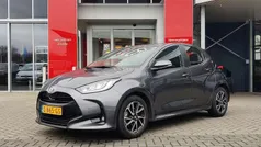 Grijs Gebruikt 2023 Toyota Yaris Hybrid Hatchback | € 21.390 (Eerlijke prijs)