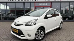 Wit Gebruikt 2014 Toyota Aygo Hatchback | € 5.850 (Eerlijke prijs)