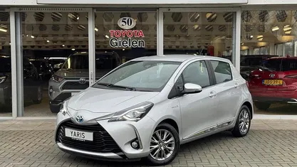 Zilver Occasion 2018 Toyota Yaris Hybrid Executive Hatchback | € 16.900 (Eerlijke prijs)
