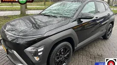 Zwart Gebruikt 2023 Hyundai Kona Comfort SUV | € 26.495 (Eerlijke prijs)