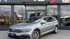 Grijs, metallic lak Gebruikt 2021 VW Passat GTE Stationwagen | € 24.750 (Eerlijke prijs)