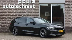 Zwart Gebruikt 2021 BMW 318 Sport Line Stationwagen | € 29.900 (Eerlijke prijs)