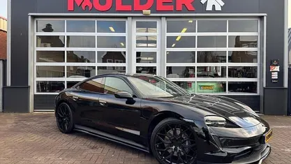 Occasion 2021 Porsche Taycan Performance Package Sedan | € 52.450 (Eerlijke prijs)