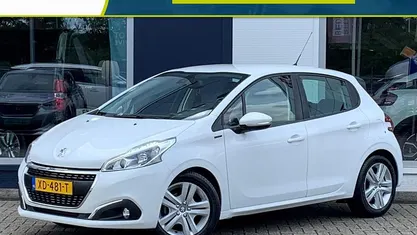 Gebruikt 2019 Peugeot 208 Signature Sky Hatchback | € 10.435 (Eerlijke prijs)