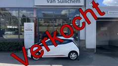 Wit Gebruikt 2016 Toyota Aygo X-play Hatchback | € 8.995 (Eerlijke prijs)