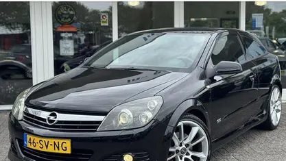 Zwart, metallic lak Gebruikt 2006 Opel Astra GTC Sport Hatchback | € 5.950 (Super prijs)