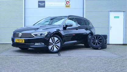 Zwart Occasion 2017 VW Passat Stationwagen | € 13.450 (Goede deal)