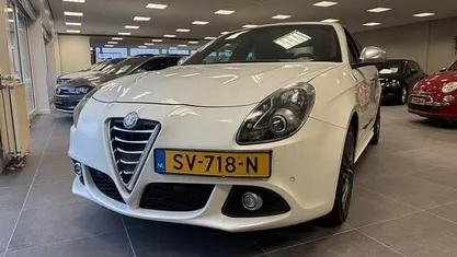 Wit Gebruikt 2014 Alfa Romeo Giulietta Quadrifoglio Hatchback | € 14.450 (Eerlijke prijs)