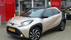 Bruin Gebruikt 2023 Toyota Aygo Pulse Hatchback | € 16.395 (Eerlijke prijs)