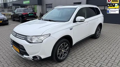Occasion Mitsubishi Outlander P-HEV Edition 121 PK (88 kW) 2015 SUV