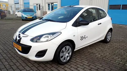 Occasion Mazda 2 75 PK (55 kW) 2011 Wit (metallic) Hatchback