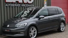 Grijs, metallic lak Gebruikt 2017 VW Touran Highline MPV | € 22.495 (Eerlijke prijs)