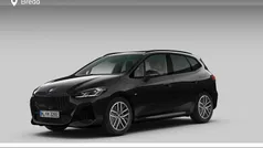 Saphirschwarz metallic (donker zwart metallic) Gebruikt 2025 BMW 225 Active Tourer Comfort Edition MPV | € 44.880 (Super prijs)