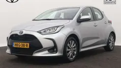 Grijs Gebruikt 2024 Toyota Yaris Hybrid Active Hatchback | € 24.445 (Eerlijke prijs)