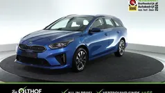 Blauw, metallic lak Gebruikt 2021 Kia Ceed Sportswagon Stationwagen | € 22.500 (Eerlijke prijs)