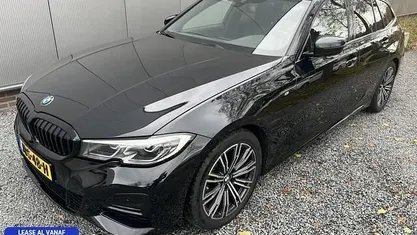 Zwart Gebruikt 2021 BMW 320 Executive Stationwagen | € 32.500 (Eerlijke prijs)