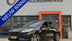 Zwart (metallic) Gebruikt 2023 Ford Kuga ST-Line SUV | € 29.950 (Eerlijke prijs)