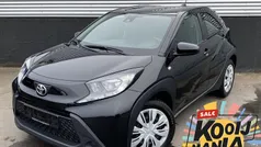 Zwart Gebruikt 2022 Toyota Aygo Play Hatchback | € 15.900 (Eerlijke prijs)