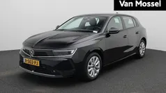 Zwart Gebruikt 2022 Opel Astra Edition Hatchback | € 17.400 (Eerlijke prijs)