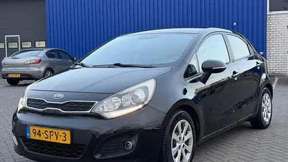Zwart (metallic) Gebruikt 2011 Kia Rio Plus Hatchback | € 4.195 (Goede deal)