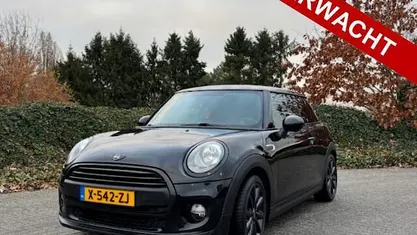 Zwart (metallic) Gebruikt 2017 Mini ONE Chili Hatchback | € 12.950 (Eerlijke prijs)