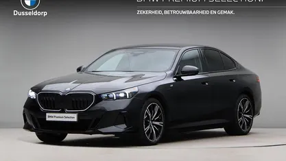 Zwart Occasion 2024 BMW 530e Comfort Edition Sedan | € 57.500 (Eerlijke prijs)