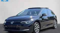 Zwart Gebruikt 2022 VW Golf VIII Active Hatchback | € 27.450 (Eerlijke prijs)