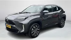 Grijs Gebruikt 2022 Toyota Yaris Cross SUV | € 26.990 (Eerlijke prijs)