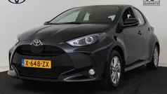 Zwart Gebruikt 2024 Toyota Yaris Hybrid Active Hatchback | € 22.945 (Eerlijke prijs)