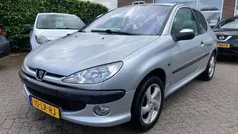 Grijs Gebruikt 2003 Peugeot 206 Premium Hatchback | € 999 (Eerlijke prijs)