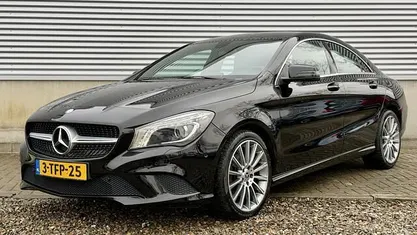 Zwart Occasion 2014 Mercedes CLA200 Ambition Sedan | € 13.945 (Eerlijke prijs)