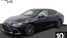 Blauw Nieuw 2025 Lexus ES300H Sedan | € 61.985 (Eerlijke prijs)