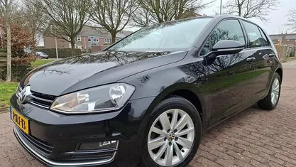 Zwart Occasion 2014 VW Golf VII Highline Hatchback | € 7.750 (Eerlijke prijs)