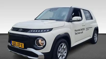 Wit Occasion 2025 Hyundai Inster Hatchback | € 23.430 (Eerlijke prijs)