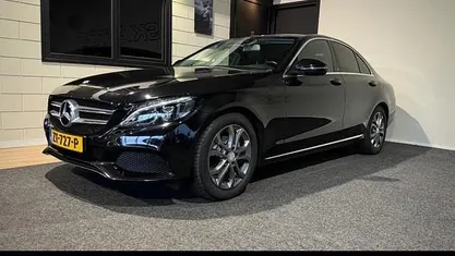 Zwart (metallic) Gebruikt 2016 Mercedes C180 Prestige Sedan | € 17.995 (Eerlijke prijs)