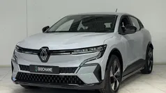 Grijs Gebruikt 2023 Renault Mégane Evolution Hatchback | € 26.240 (Eerlijke prijs)