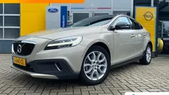 Bruin Gebruikt 2020 Volvo V40 CC Stationwagen | € 20.895 (Eerlijke prijs)