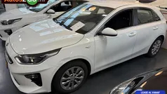 Wit Gebruikt 2020 Kia Ceed Hatchback | € 10.995 (Eerlijke prijs)