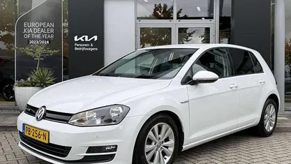 Occasion 2017 VW Golf VII Hatchback | € 14.945 (Eerlijke prijs)