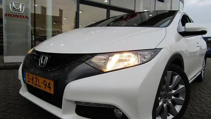 Wit (metallic) Occasion 2012 Honda Civic Sport Hatchback | € 9.950 (Eerlijke prijs)