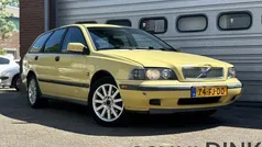 Geel Gebruikt 2000 Volvo V40 SE Stationwagen | € 1.750