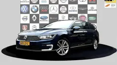 Blauw, metallic lak Gebruikt 2017 VW Passat GTE Stationwagen | € 15.940 (Eerlijke prijs)