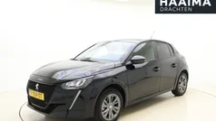 Zwart Gebruikt 2023 Peugeot e-208 Style Hatchback | € 22.445 (Eerlijke prijs)