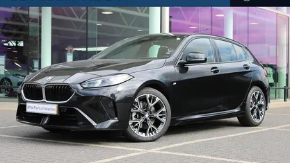 Zwart Gebruikt 2024 BMW 120 Comfort Edition Hatchback | € 35.950 (Eerlijke prijs)